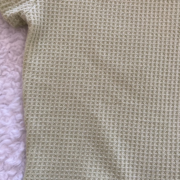 Forever 21 light green cropped top, short sleeve with mock turtleneck, sz med - Picture 4 of 5